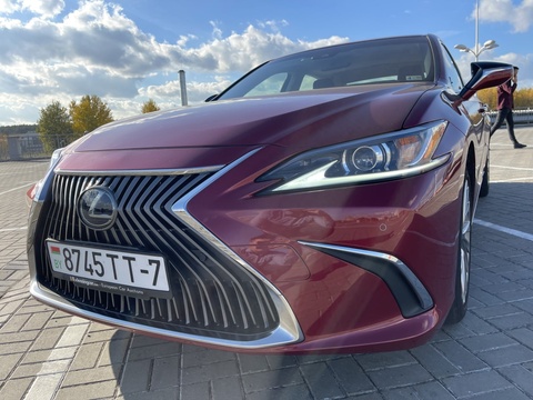 ФОТО: LEXUS ES