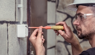 Установка и ремонт розетки в Новосибирске