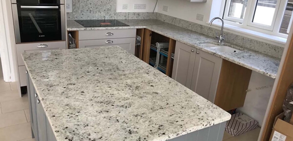 гранит colonial white