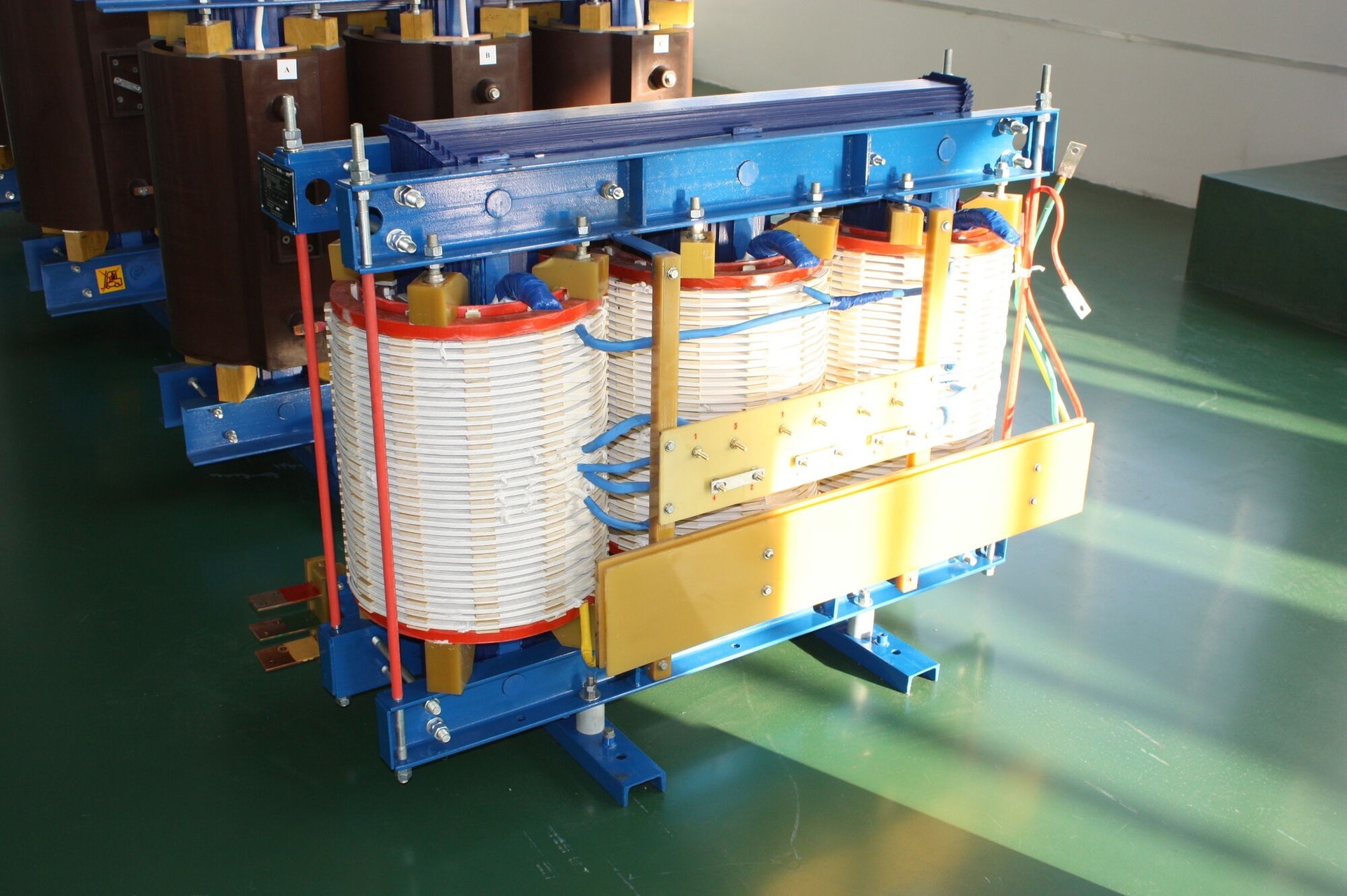 Продажа силовых трансформаторов сухих ТС, ТСЗ, ТСЛ со склада в Москве. Доставка. 