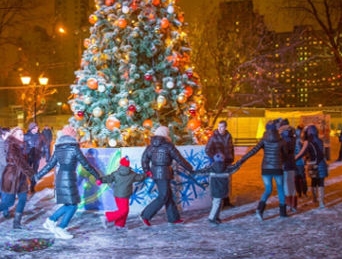 Праздник на улице во дворе