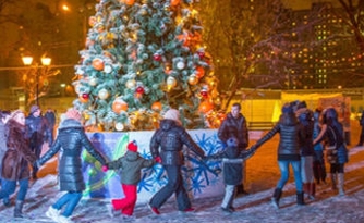 Праздник на улице во дворе