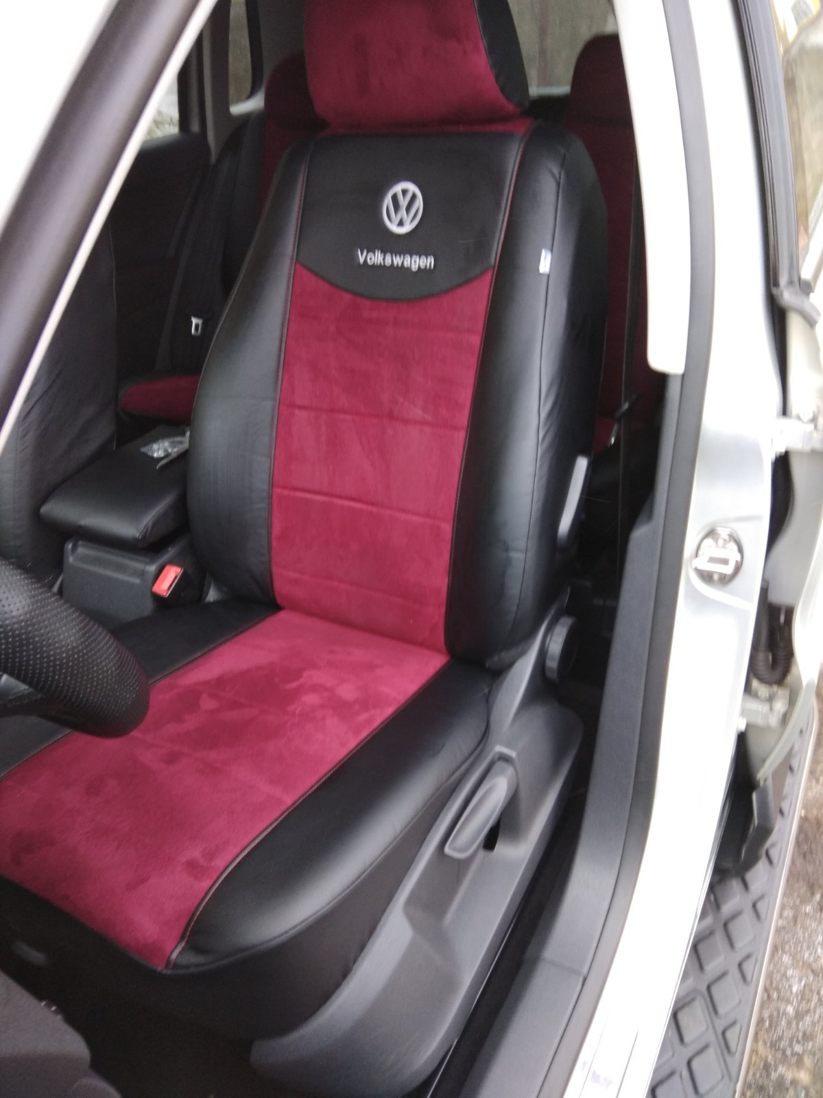 Чехлы с центральной вставкой из алькантары на сиденья Volkswagen Touran