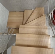 Закрытый каркас лестницы с площадкой