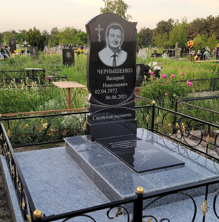 Гранитный памятник на могилу от производителя в Симферополе