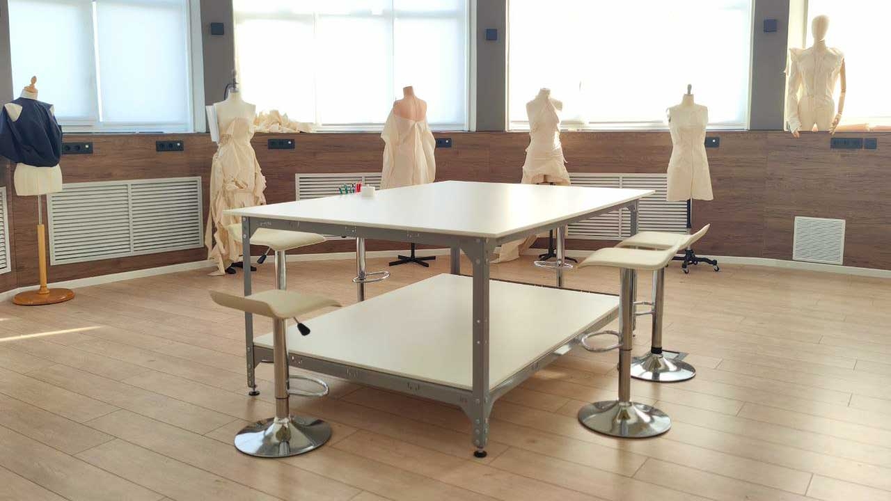 Раскройный стол Я Кутюрье