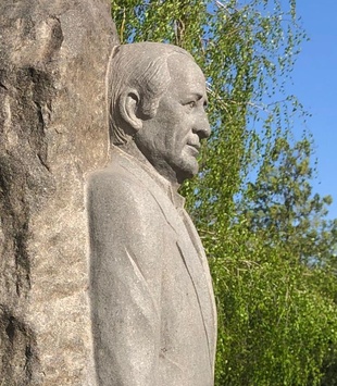 Скульптура на могилу по фото