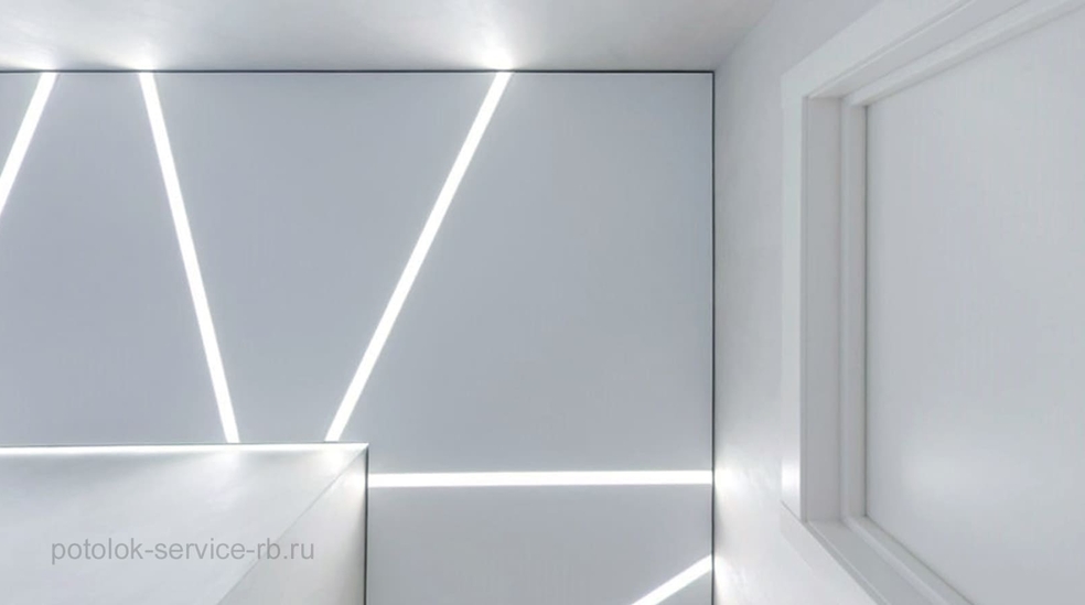 Натяжной потолок со световой линией