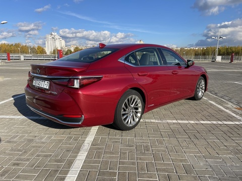 ФОТО: LEXUS ES