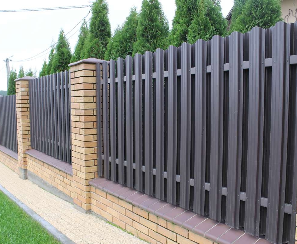Евроштакетник прочный и эстетичный забор