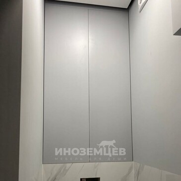 Сантехнические двери в туалет из крашеного МДФ с нажимным открыванием