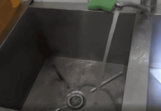 Прочистка засора труб канализации в Казани