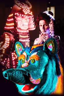 Шоу самураев, танец гейш, постановочное сражение на мечах катана