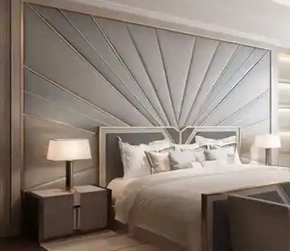 Мягкие стеновые панели с латунным молдингом