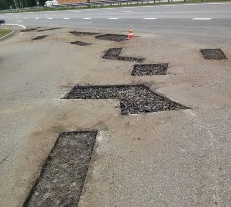 Подготовка под укладку асфальта при ямочном ремонте: очистка и выравнивание поверхности