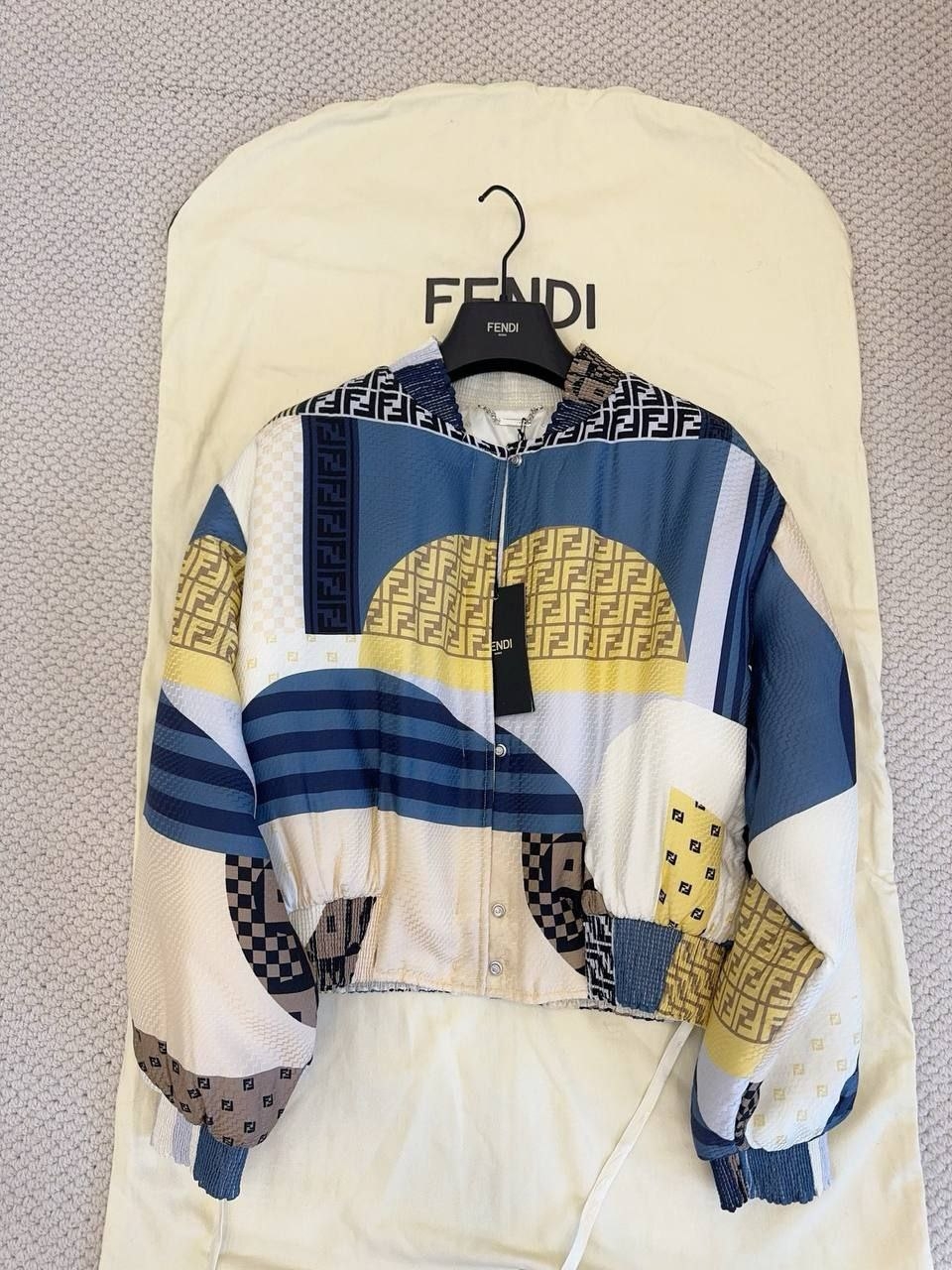 Стильный бомбер Fendi реплика