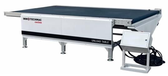 Автоматический разгрузочный конвейер INNOTECHMAC UNLOAD TABLE в корпусе белого цвета с серым оттенко