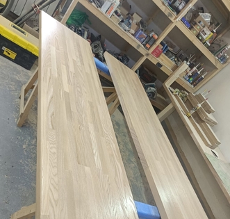 Изготовление угловых подоконников из дерева на заказ в Уфе от компании ЭкоМассивУфа