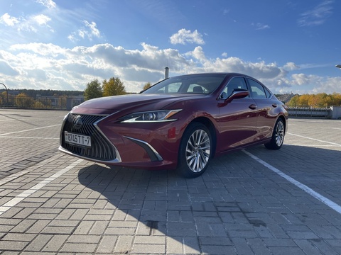 ФОТО: LEXUS ES