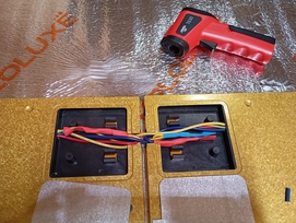 Hotpanel имеют 4 провода для соединения, в том числе заземление, способствует дополнительной защите