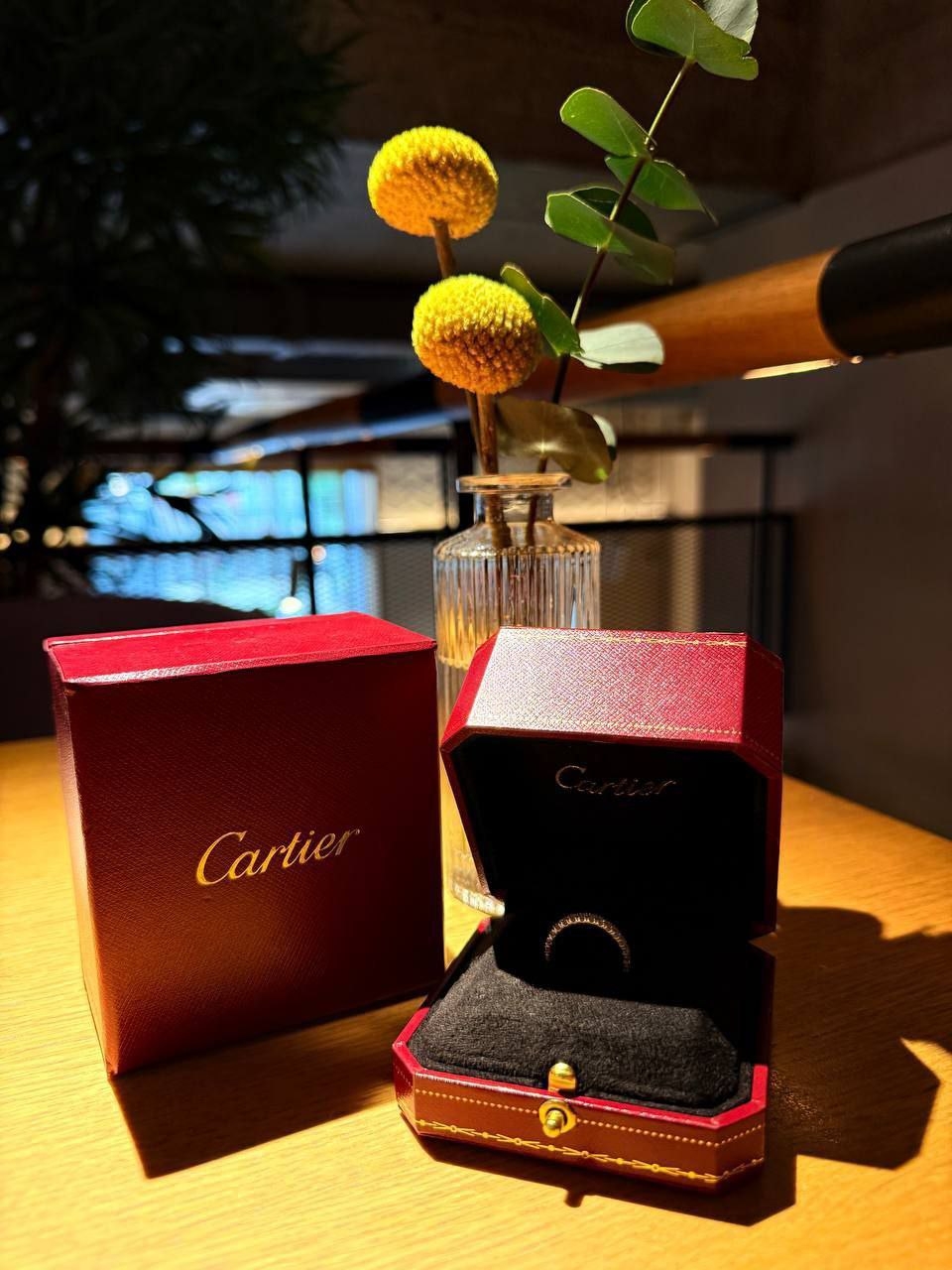 Элегантное кольцо Cartier Wedding Bands