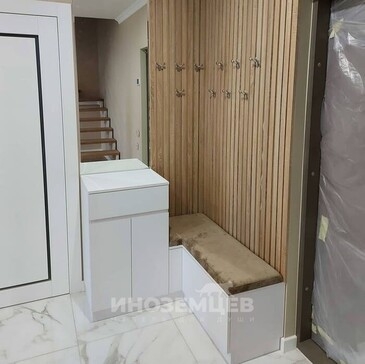Угловые шкафы в прихожую в современном стиле