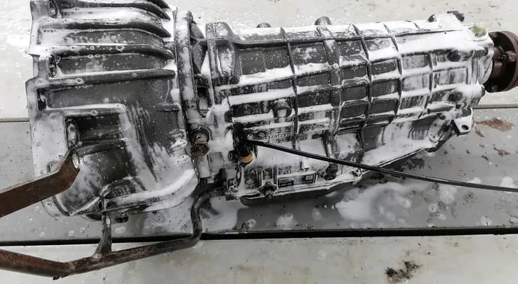 Чем отмыть КПП от масла и грязи?