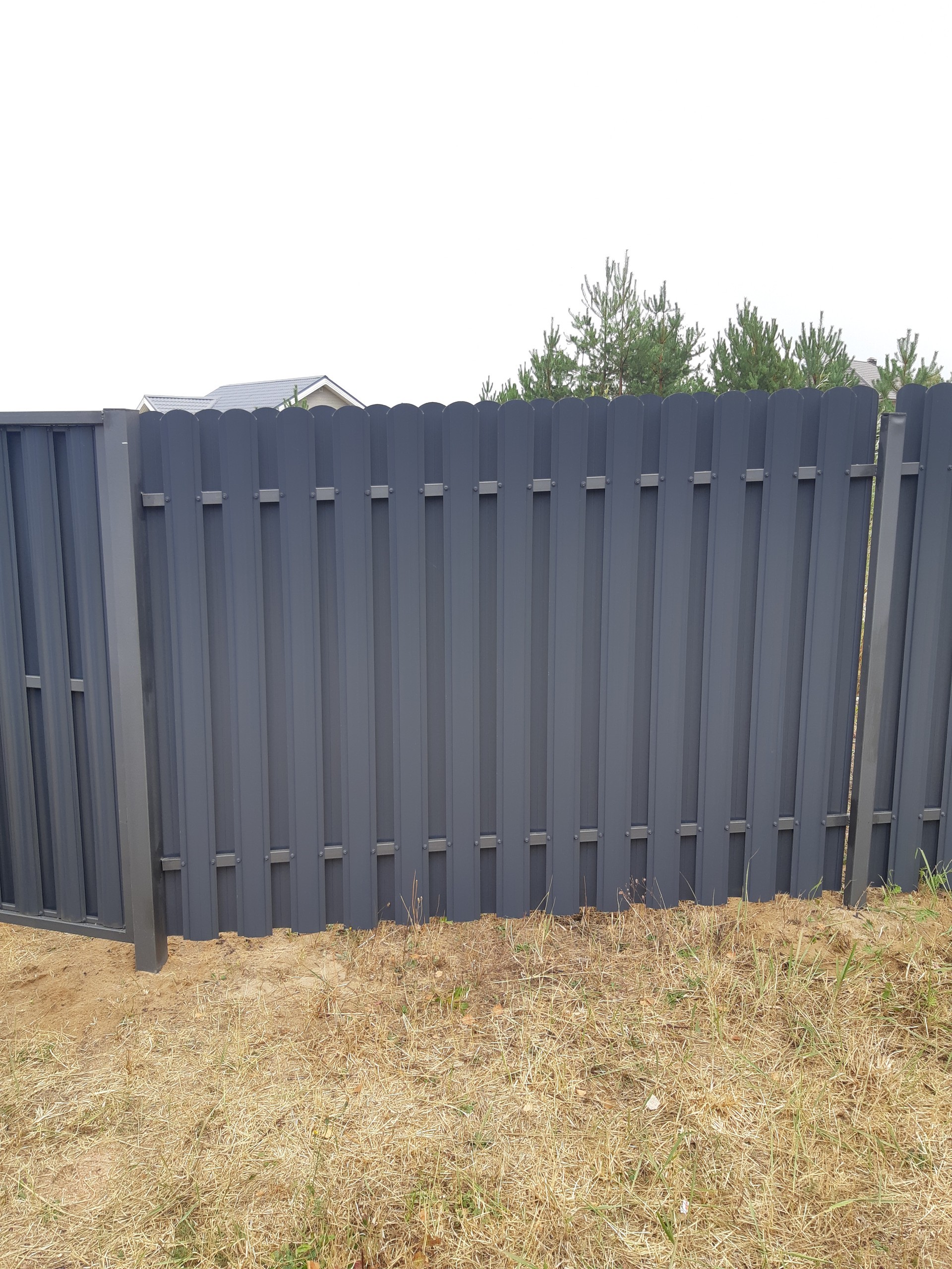 Евроштакетник серый графит в п. Белоозёрский