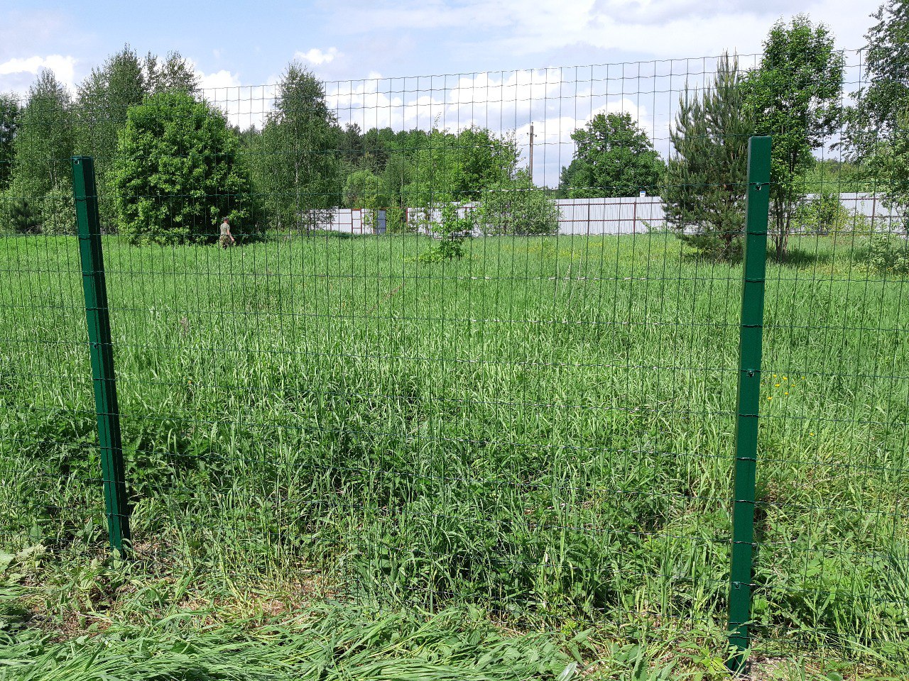 Забор из сварной сетки в Егорьевске — прочное ограждение для дачи и бизнеса