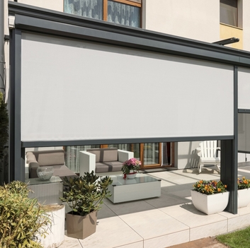 Рулонные шторы на лоджии, балконе в кассете с направляющими