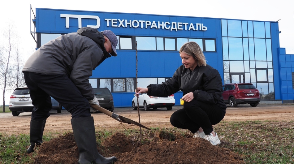субботник на заводе