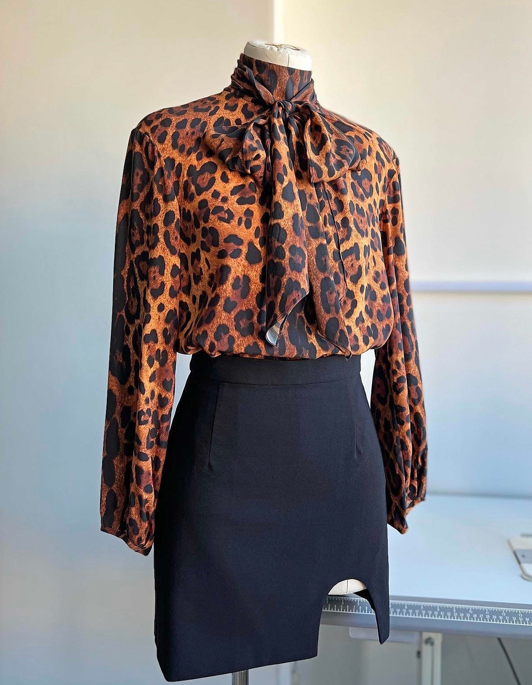 Пошить блузу шелковую леопардовую с юбкой на заказ по меркам