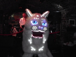 Кот в Cavern Club THE BEATLES в Ливерпуле