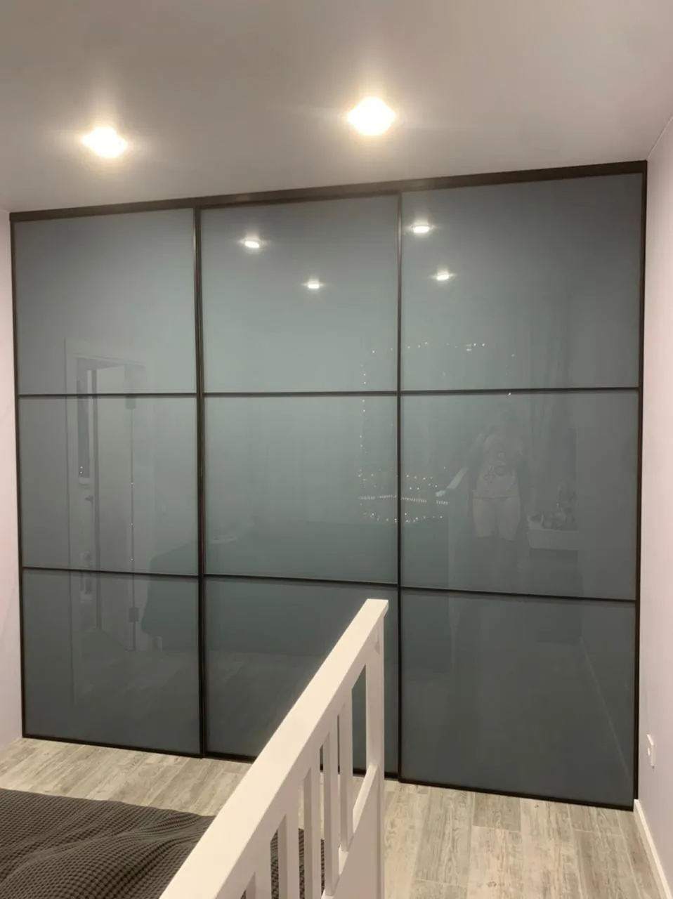 Шкаф-купе со стеклом Lacobel в спальню