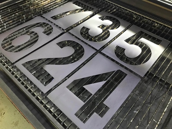 многоразовые трафареты из пластика и магнитного винила