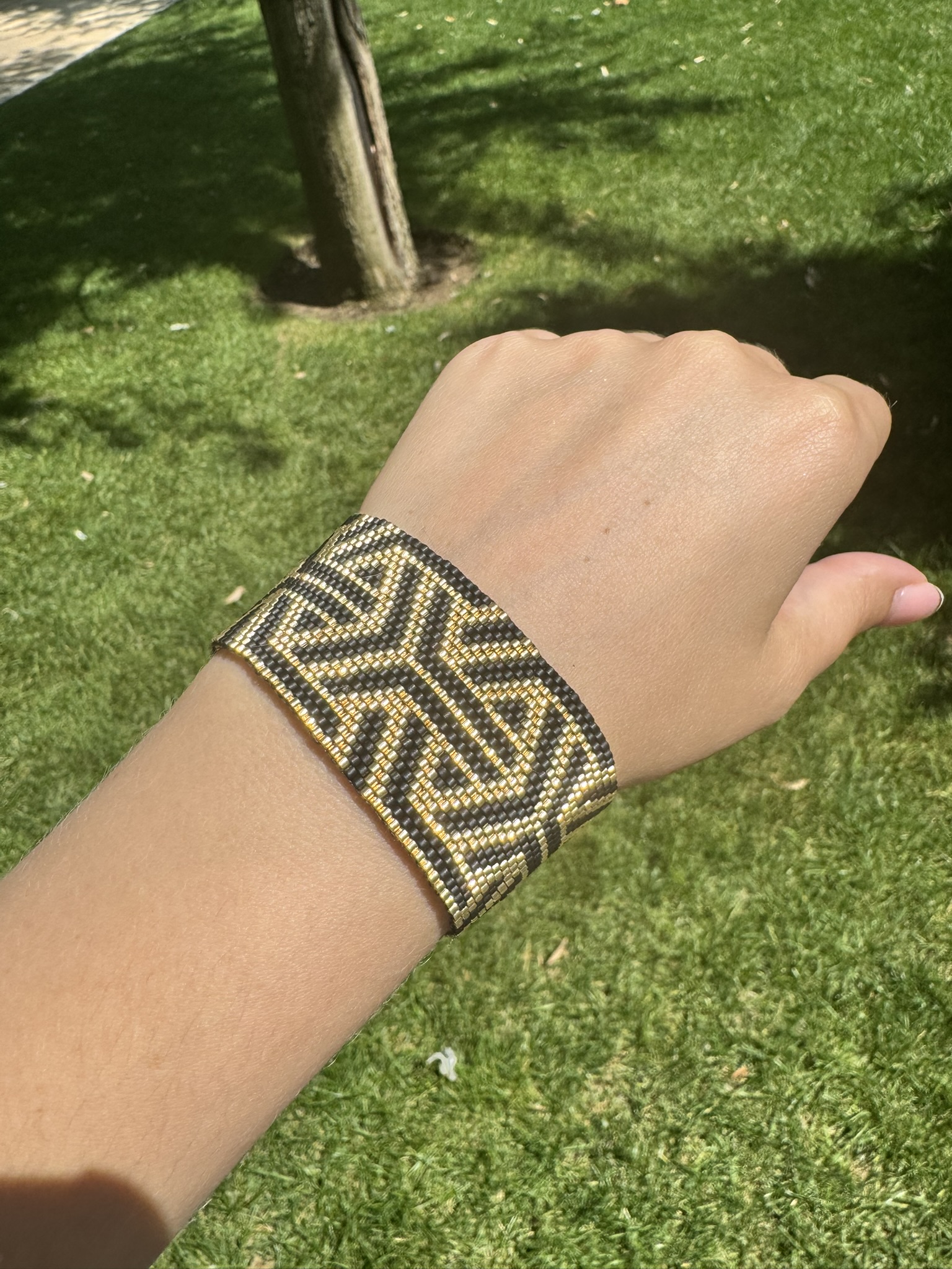 Браслет из японского бисера, выполненный вручную в студии Nocturne Muse