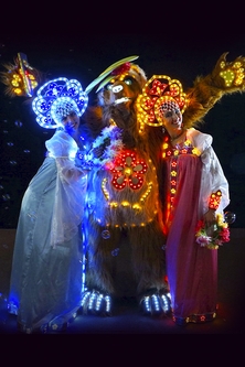 Шоу с медведем, русский народный танец