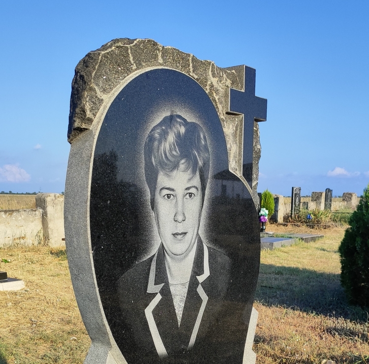 Купить гранитный памятник без посредников по выгодным ценам в Симферополе и Крыму 