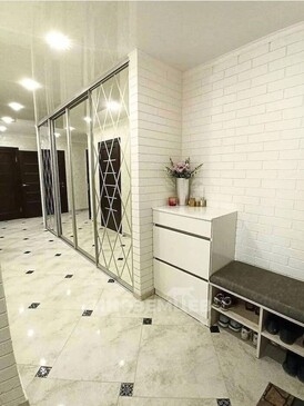 Шкаф с зеркалом в прихожую