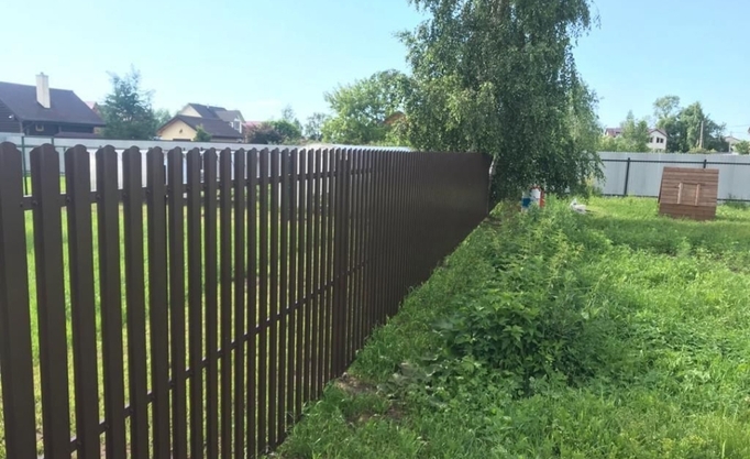 Металлический забор на столбах 60х60