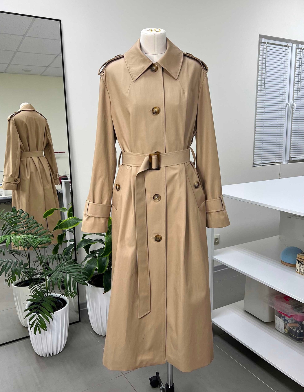 Пошив плаща из водоотталкивающей ткани на заказ по меркам