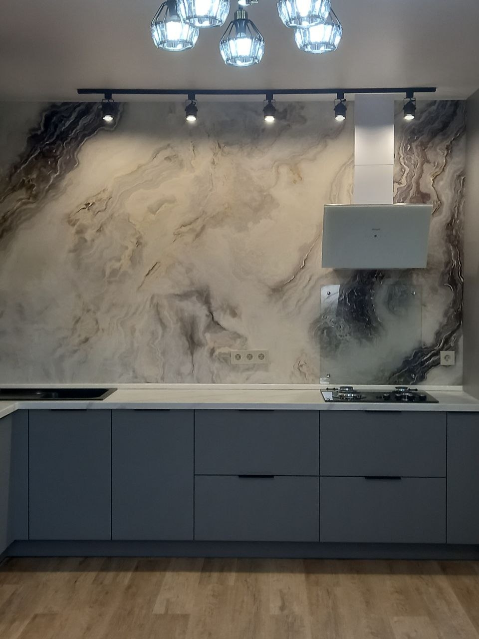 Oblicovka_gibkim_mramorom_Diamant