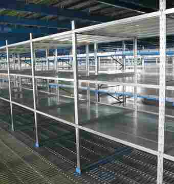 Склад на базе полочных стеллажей