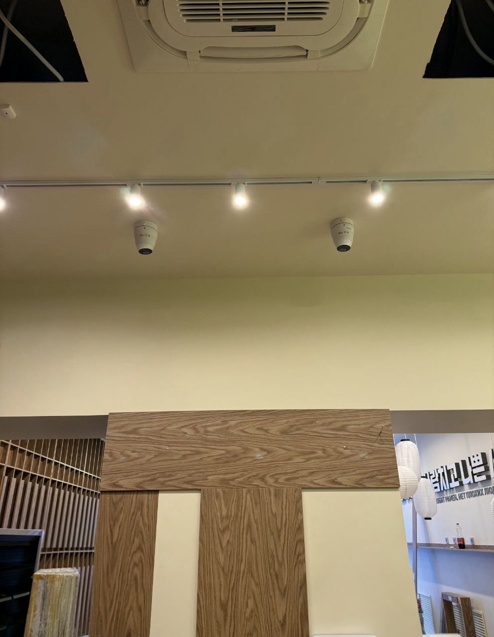 Установка видеонаблюдения в магазине