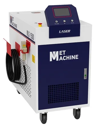 Аппарат ручной лазерной очистки METMACHINE MLC-15 0 – белое оборудование с синими элементами на рабо