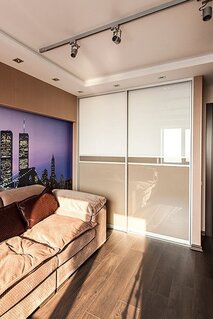 Встроенный шкаф купе двери капучино с белым