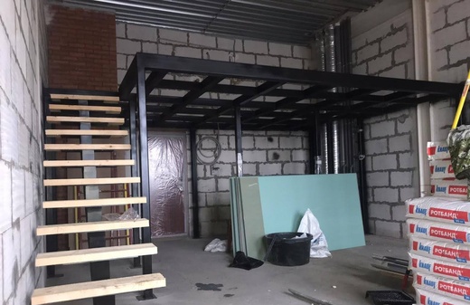 Антресольный этаж в апартаментах ЖК Kleinhouse