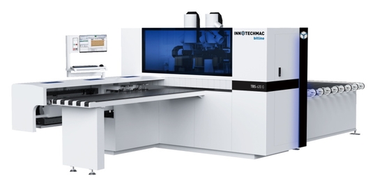 Автоматический сверлильно-присадочный станок с ЧПУ TBS-620G в белом корпусе с черными элементами упр