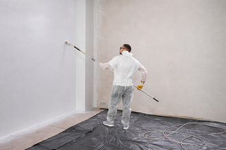 окрашивание стены